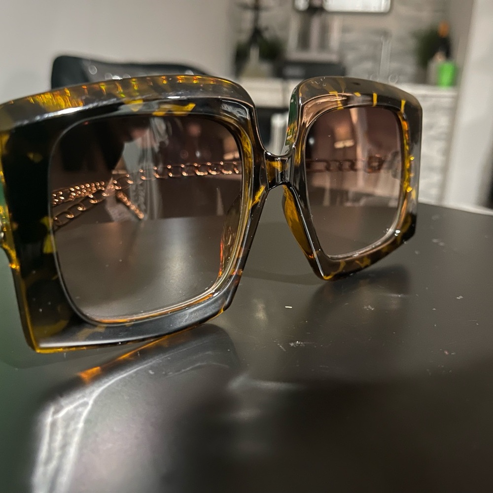 NWOT~ Boutique Leopard print tinted shades
